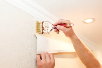 Pose de papier peint à Rougé — revêtements muraux et toiles de verre